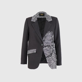 侧贴花拼色趣味西服