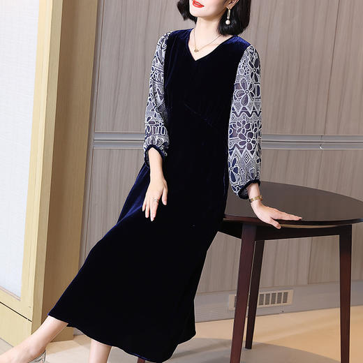 KDS-8919真丝丝绒连衣裙时尚V领拼接烧花七分袖连衣裙 商品图0