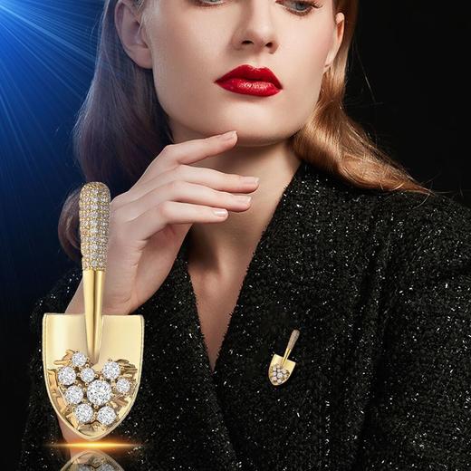 新款简约个性可爱小铲子锆石胸针，铜镀金小别针防走光胸花别针配饰BYY-K1-10 商品图3