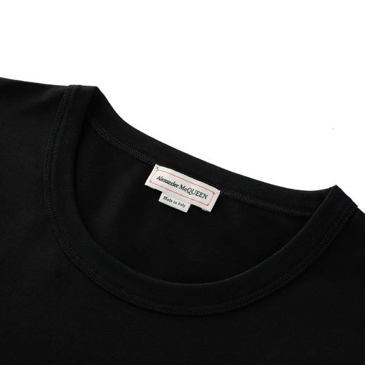 ALEXANDER MCQUEEN 亚历山大.麦昆 2023春夏新品 男士印花图案长袖T恤 黑色  682522QSZ67 商品图3