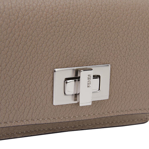 芬迪 FENDI 女士灰色荔枝纹牛皮三折钱包 8M0426 A91B F07P9 商品图3