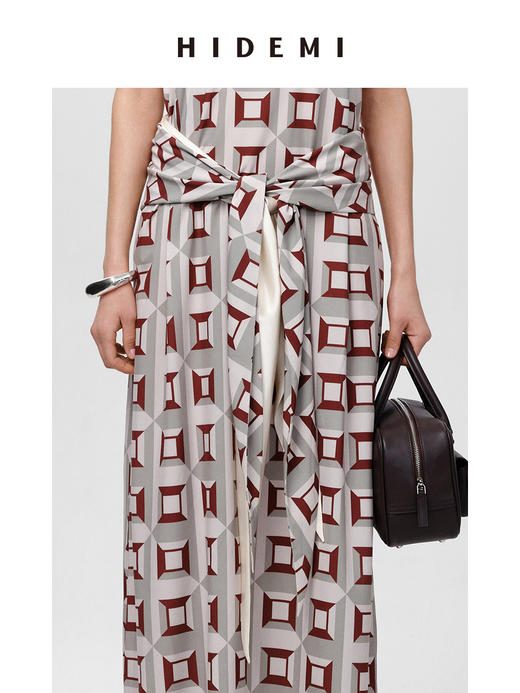 HIDEMI “我们做印花”经典几何设计感廓形印花缎面围巾 米绿/黄蓝 商品图3