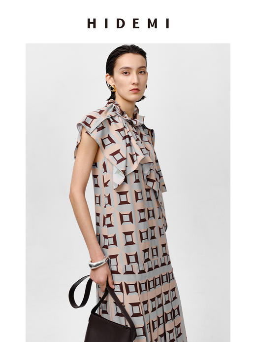 HIDEMI “我们做印花”经典几何设计感廓形印花缎面分体可拆卸斗篷式连衣裙 黄蓝 商品图5