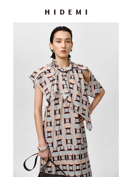 HIDEMI “我们做印花”经典几何设计感廓形印花缎面分体可拆卸斗篷式连衣裙 黄蓝 商品图4