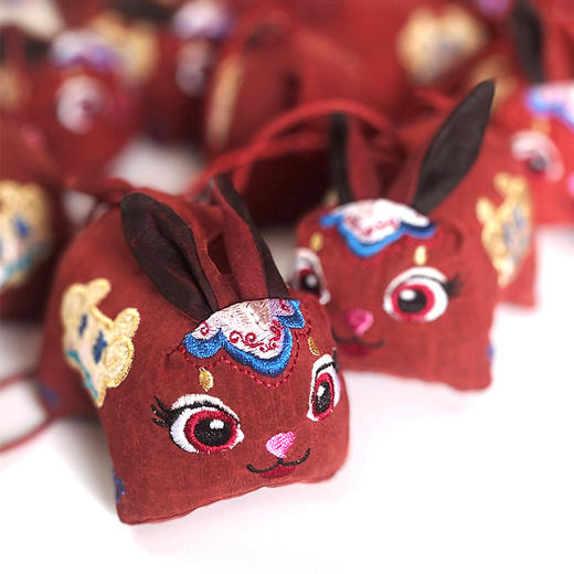 TANGY/天意2023春季新品莨绸绣花玉兔挂饰CL231417 商品图1