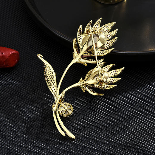 新款轻奢，水晶马蹄莲凤羽花朵郁金香大气胸针时尚胸花大衣配饰BYY-LXT0277-1H 商品图2