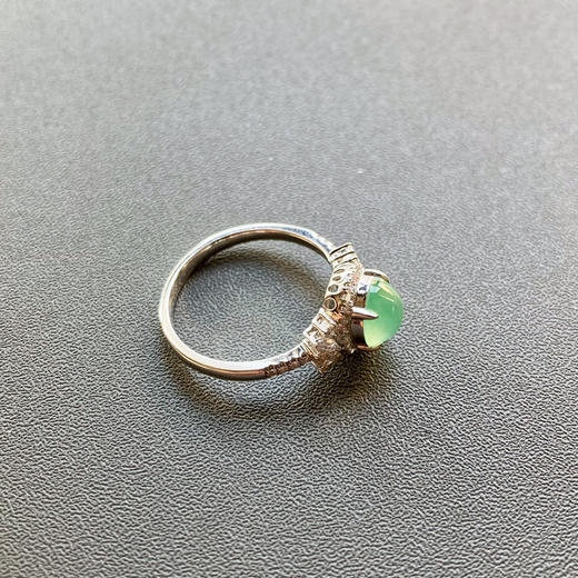 高冰种淡晴水翡翠蛋面戒指18k白金钻石镶嵌 商品图7