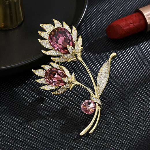 新款轻奢，水晶马蹄莲凤羽花朵郁金香大气胸针时尚胸花大衣配饰BYY-LXT0277-1H 商品图0