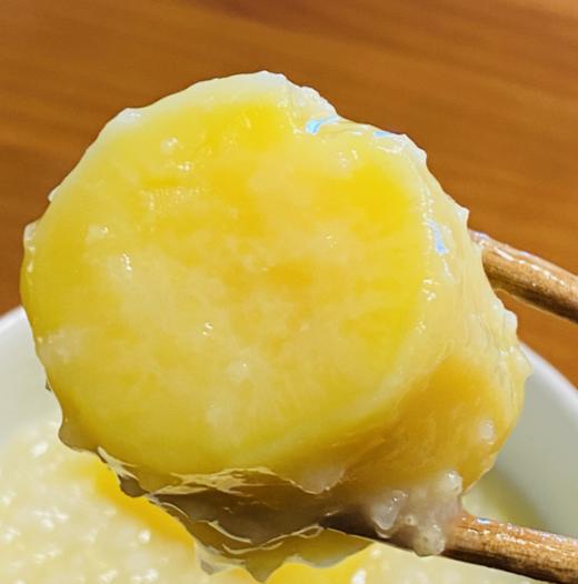 52度良作地瓜| 52度地瓜含丰富的膳食纤维又能有效阻止糖分变为脂肪，促进胃肠蠕动和防止便秘。每100克52度良作红薯仅含1.3克脂肪、36大卡热量，是理想的低脂低卡食品，堪称没有负担的甜蜜~ 商品图4