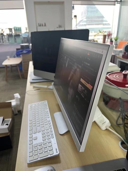 【编号HS142DM】稀缺好货！华硕厂家样机处理，全套包装配件，几乎全新，配置：AMD速龙3050U处理器/8G内存/256G固态/23.8寸1080P显示屏/配无线键盘鼠标，适合普通办公，网课作业， 商品图1