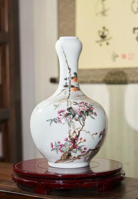 新粉结合月色清韵蒜头瓶