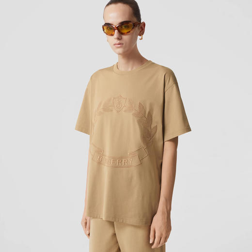 BURBERRY 巴宝莉 女士橡树叶徽章棉质宽松圆领短袖T恤 驼色 8065254 A7026 商品图1