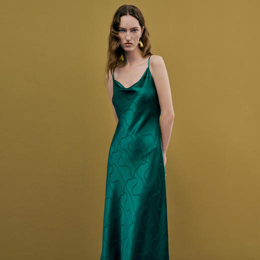 EITIE爱特爱夏季新款显瘦洋气吊带连衣裙7407102 商品图4