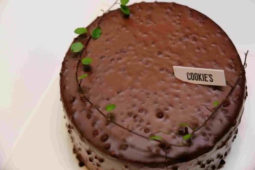 【新】榛子巧克力蛋糕 榛子的香，巧克力的苦 ～～～，每一part都超好吃！！ 欢迎提前预定，当日订单或加急请拍下备注，我们会与您联系 商品图4