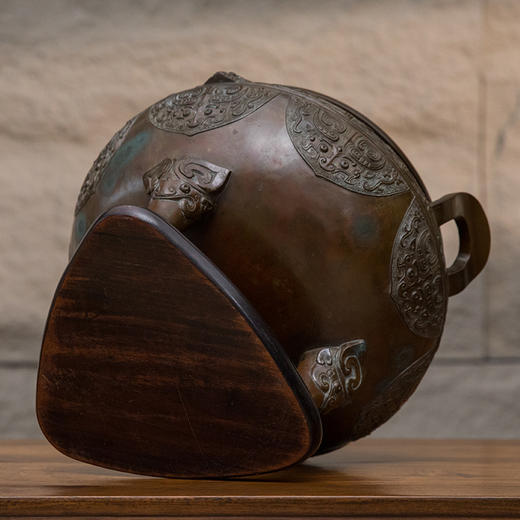 龟文堂造铜饕餮纹鼎式火炉 商品图3