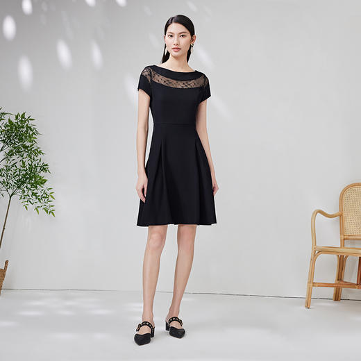EITIE爱特爱夏新款镂空蕾丝露背性感精致时尚黑色显瘦a字连衣裙B07118 商品图1