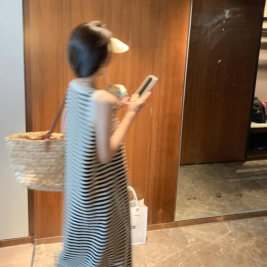 <曾小咸推荐> 条纹吊带连衣裙女春夏新款韩系海边沙滩宽松长裙无袖背心裙 商品图3