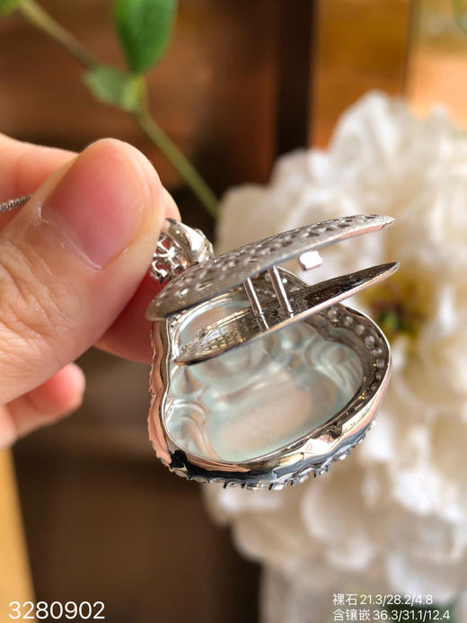 3280902，玻璃木纳佛公吊坠。具体价格微信咨询 商品图7