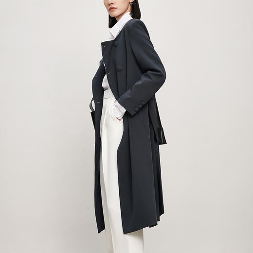 【品牌优选】【合作直发】IN AND ON2023春季新款高阶圆领系带长外套 商品图6