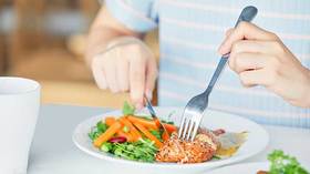 老咬舌头是想吃肉了？