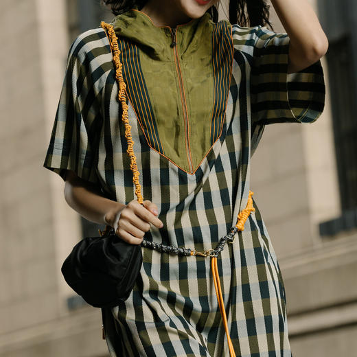 谜底宽松连衣裙23年夏季新款摩登时尚拼接格纹连帽休闲235ML6093 商品图2