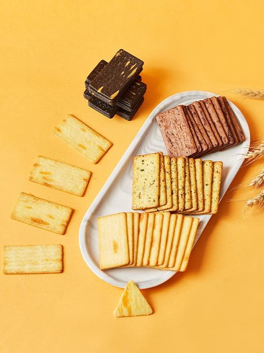 【宅猫日记】岩烧芝士脆饼干提拉米苏黑金九蔬薄脆咸甜味爆款休闲零食 商品图3