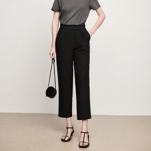 IN AND ON2021秋季新款腰部撞色辑线锥形裤亚光亲肤垂坠休闲长裤 商品图3