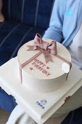 浪漫蝴蝶结蛋糕