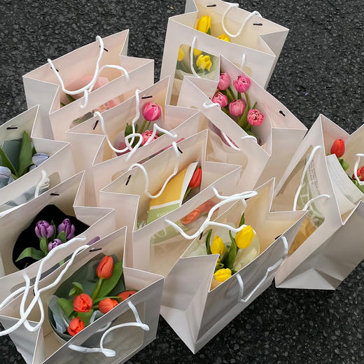 《小可爱》5枝郁金香小花束颜色随机 商品图2