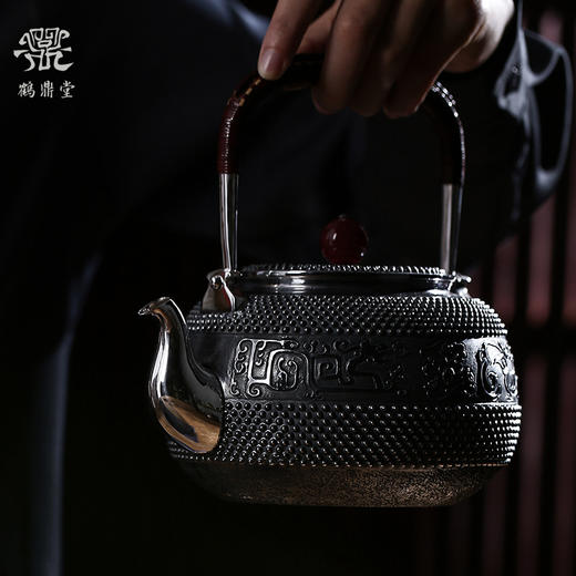 鹤鼎堂 于鹤系列福履霰纹汝钉汤沸錾刻龙章凤姿银壶（缺货） 商品图3