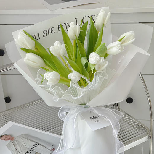 《守护》十枝郁金香花束 商品图1