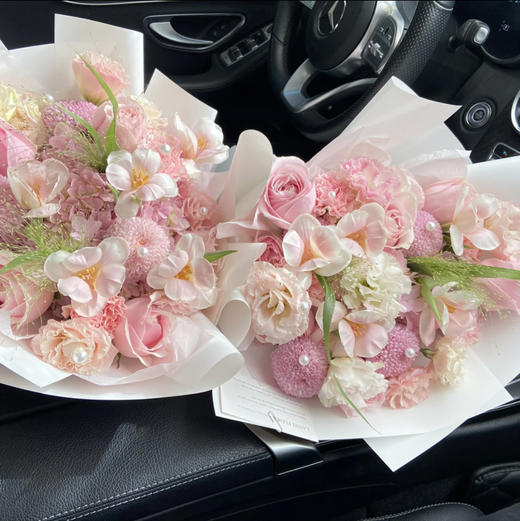 《童话小镇》粉色郁金香花束 商品图3