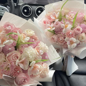 《童话小镇》粉色郁金香花束