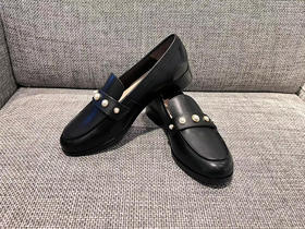 SW新款珍珠乐福鞋！！牛皮材质柔软舒服！珍珠装饰非常可爱！