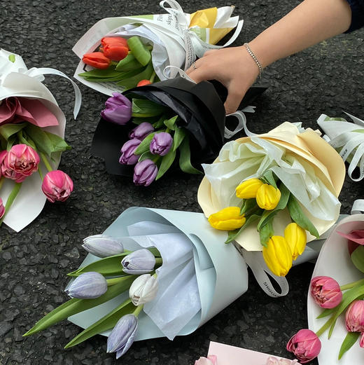 《小可爱》5枝郁金香小花束颜色随机 商品图1