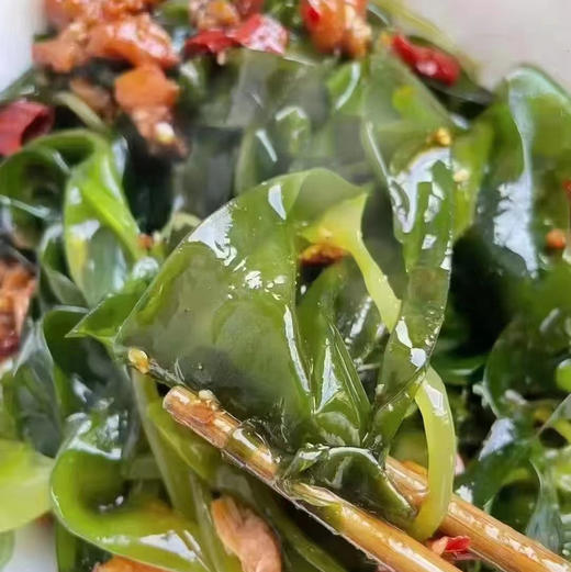 周三送，福利🧧今年头茬，新鲜海带苗，精选优质海带苗装箱，多吃也不用担心长肉肉哦，海带苗本身就是0⃣️脂肪，还可以大人小孩都补钙👍
🌈凉拌海带苗更是减肥佳品，🌈炖汤涮火锅更是一绝👍🏻3斤/箱 商品图0
