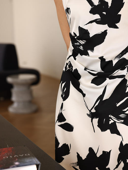 【周四精选福利】HeyDress法式吊带连衣裙女夏季抽褶显瘦设计艺术感印花裙气质裙子 商品图2