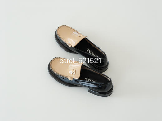 买手单 C春夏新款进口漆牛皮乐福鞋 施华洛珍珠双C扣饰 精致优雅轻盈好穿 商品图3