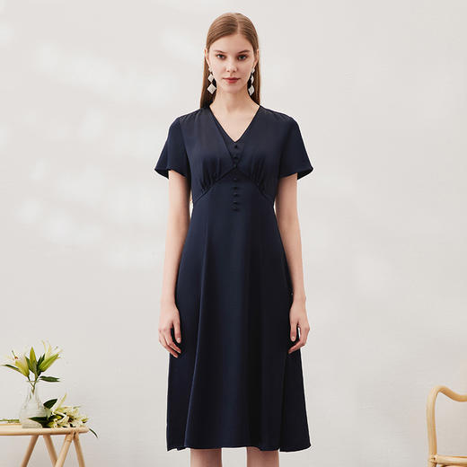 EITIE爱特爱夏季新款洋气复古V领修身显瘦简约百搭气质连衣裙7007712 商品图1