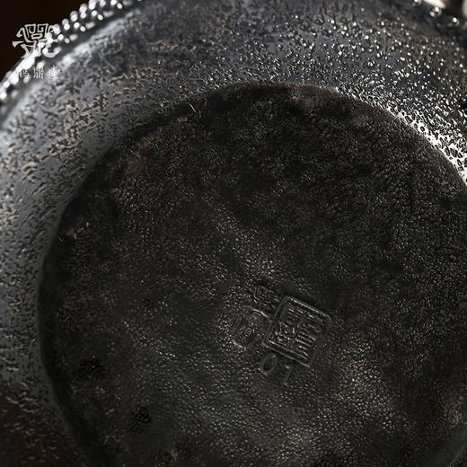 鹤鼎堂 于鹤系列福履霰纹汝钉汤沸錾刻牛市莲年银壶（缺货） 商品图4