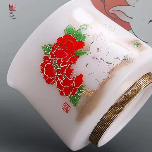 【花好月圆人长久 幸福美满共此生】花好月圆禅定杯、铃铛杯、水杯三件套，徐建勇老师签章，瓷质温润如玉 迎光透亮，浮雕堆金工艺 触感立体，珍藏品鉴 送礼臻品 商品图3