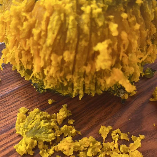 周三送，海南老贝贝南瓜来喽🎃🎃🎃
低脂又饱腹感极强的贝贝南瓜香甜软糯～‼️即使是厨房小白也会操作只需要一切两半，上蒸锅蒸20分钟即可，营养成分特别高，一箱4斤左右，大果，5到6个 商品图1