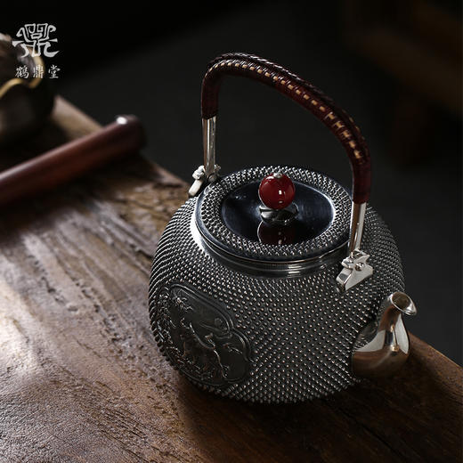 鹤鼎堂 于鹤系列福履霰纹汝钉汤沸錾刻牛市莲年银壶（缺货） 商品图2