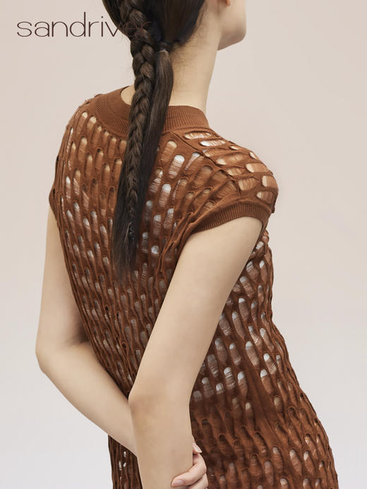 叠领破洞连衣裙 SJS95W042K 商品图2