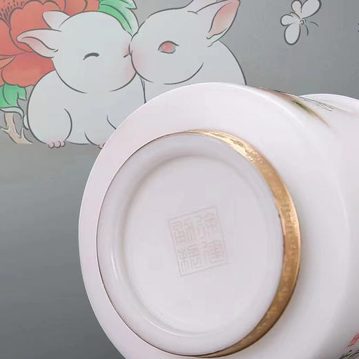 【花好月圆人长久 幸福美满共此生】花好月圆禅定杯、铃铛杯、水杯三件套，徐建勇老师签章，瓷质温润如玉 迎光透亮，浮雕堆金工艺 触感立体，珍藏品鉴 送礼臻品 商品图5