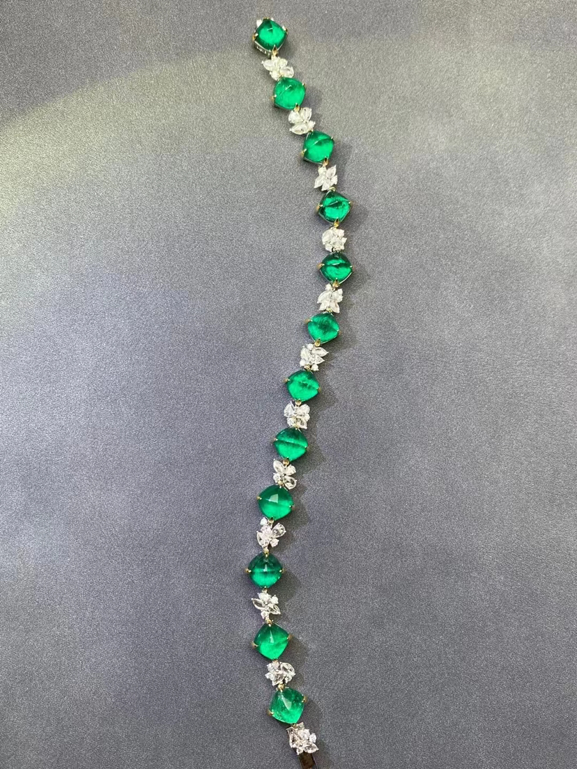 「春分·万物生长」糖塔祖母绿钻石手链 22.7克拉糖果形切割祖母绿vivid green