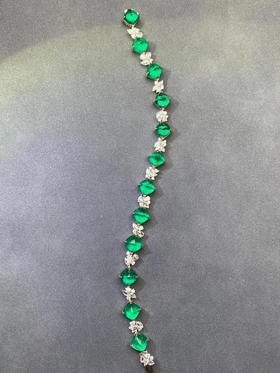 「春分·万物生长」糖塔祖母绿钻石手链 22.7克拉糖果形切割祖母绿vivid green