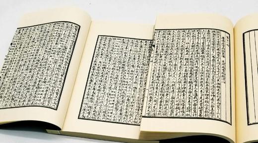 《国初钞本原本红楼梦》，线装两函，全14册，曹雪芹著，广陵书社2010年一版一印，仅印1000部 ，定价2800元，售价1680 商品图7