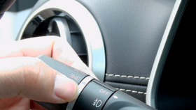 才发现汽车自动大灯这个bug，雨雾天太危险了