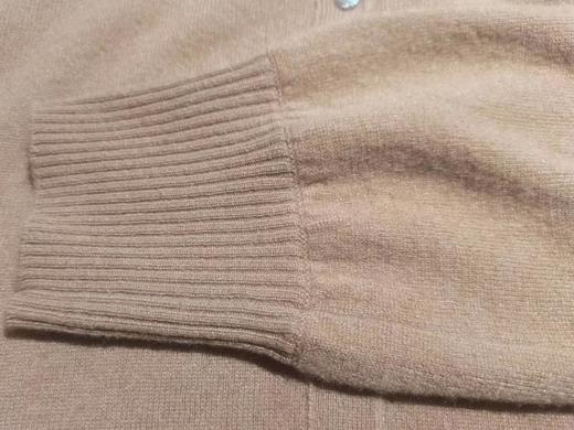 帕罗品名翻领女开衫货号22A1c7126c成份100％山羊绒 商品图3